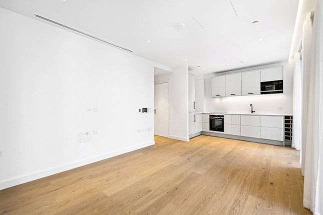 Flat 12 Sovereign Court,, 5 Jubilee Walk, London photo 2
