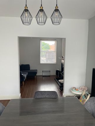 209 DEAKINS ROAD photo 2