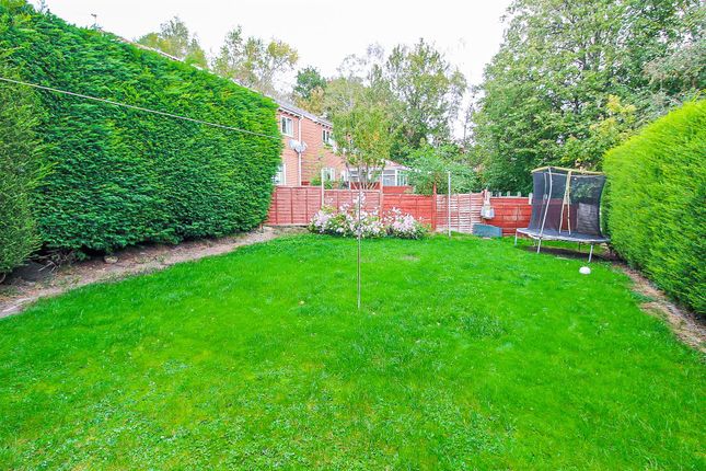 55, Meadow Vale, Wakefield photo 2