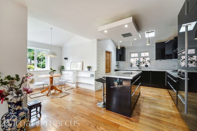 11, Maria Theresa Close, New Malden photo 3