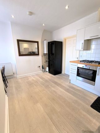 Flat B, 46 Anson Road, Milton Keynes photo 4