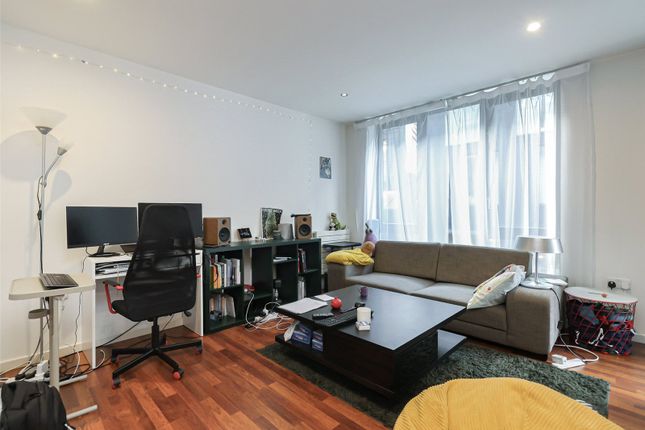 Flat 2 Pegaso Building, 22, Westland Place, Old Street photo 3