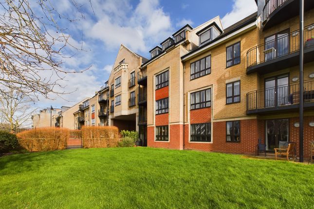 Flat for sale in Riverside, Cambridge