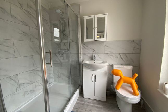 Room 3 43,, Micklefield Road, High Wycombe photo 3