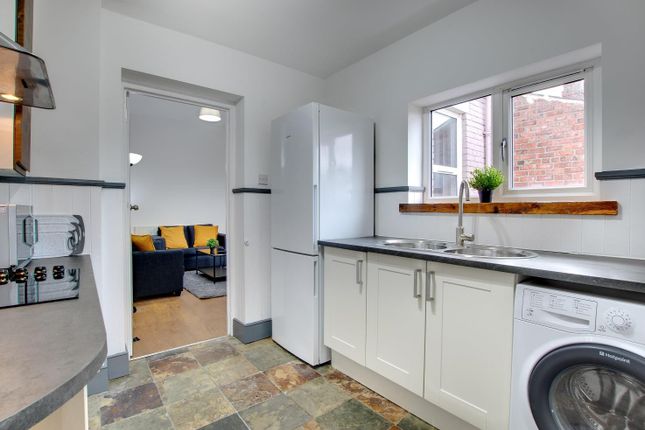 33 Grantham - Kitchen 2.Jpg