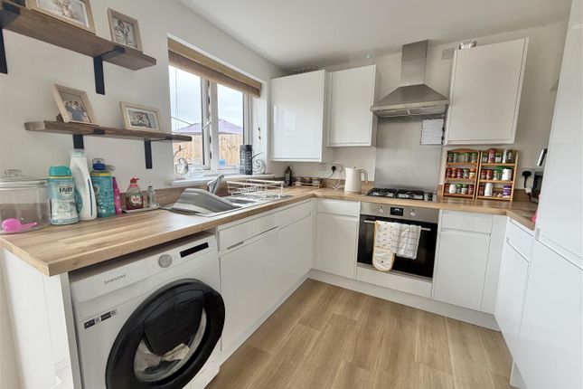 24, Shingle Way, Little Clacton photo 3