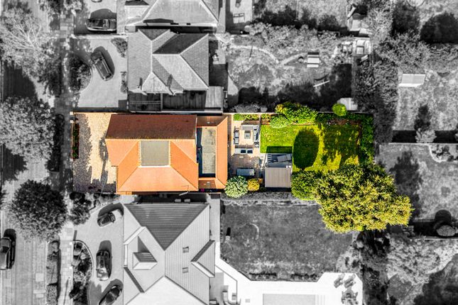 98, Parkanaur Avenue, Southend-on-sea photo 3