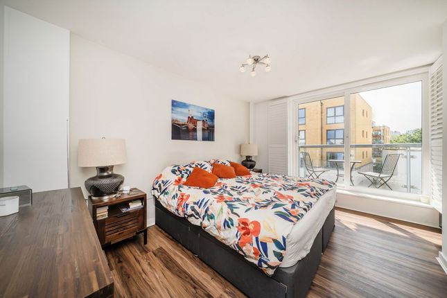 Apartment A, 32, Osiers Road, London photo 4