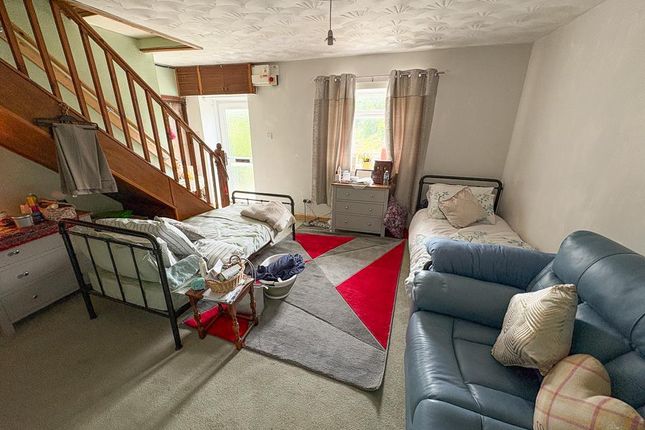 Pantllydu Fawr, Pontyates Road, Llanelli photo 3