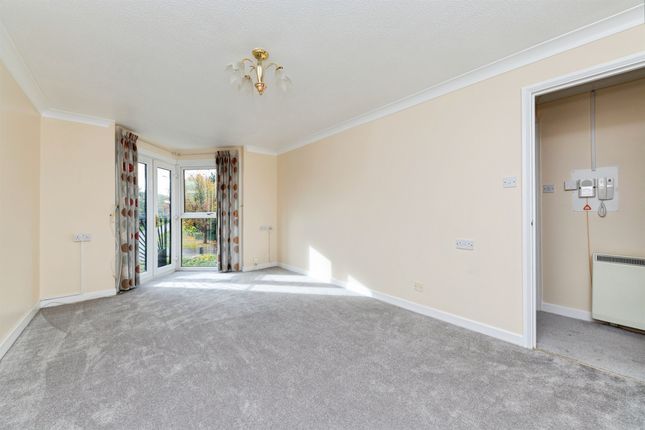 40, Roseacre Gardens, Welwyn Garden City photo 2