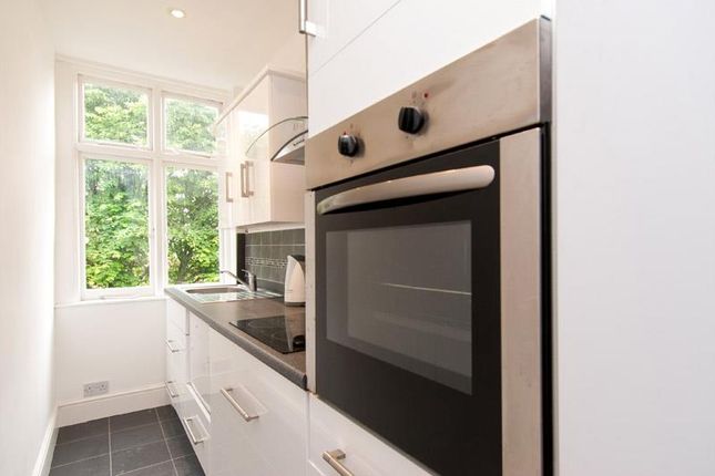 Flat 7, 99, Greencroft Gardens, London photo 4