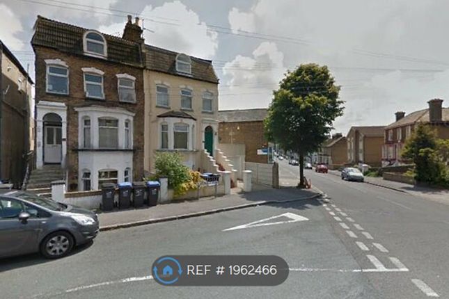 2-bed flat on Ramsgate, £1,100/mo