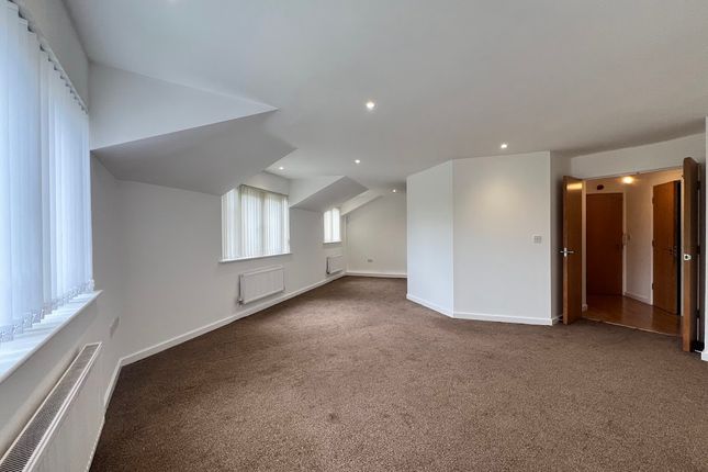 18, Fernside Court, Stoneclough photo 2