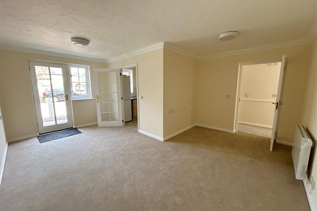 Flat 1, Folly Mill Lodge, South Street, Bridport photo 2