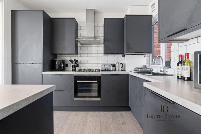 281b, Chapter Road, London photo 2