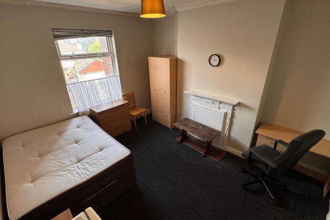50 Pinderfields Road, Room 5