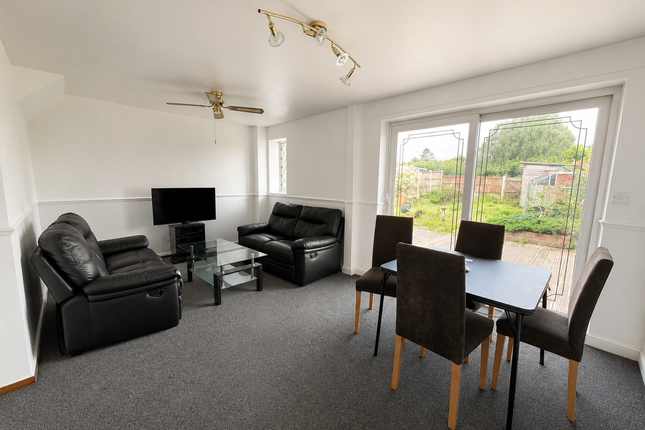 31, Hoylake Drive, Derby photo 4