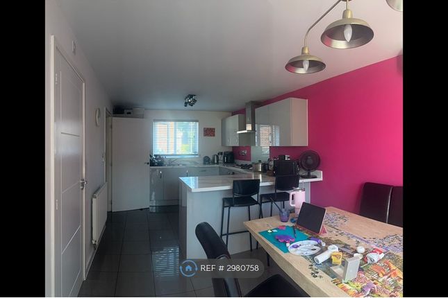 Woodend Close, Grays photo 2