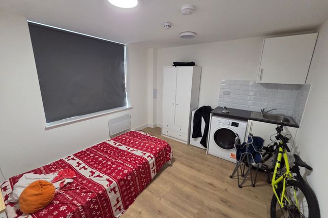 183 Nimrod Road, London photo 4