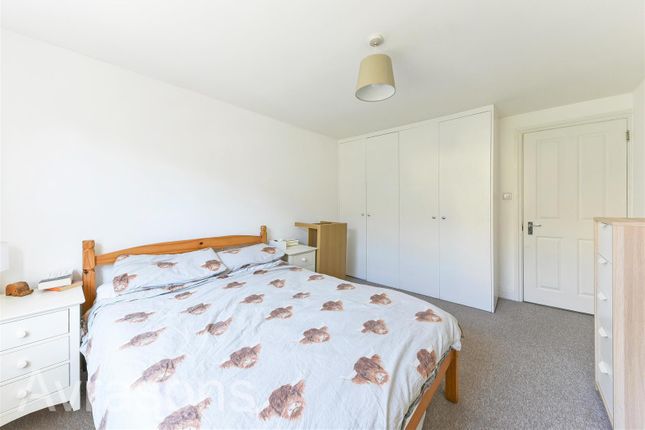 First Floor Flat, First Floor Flat 29 Crewdson Road, London photo 2
