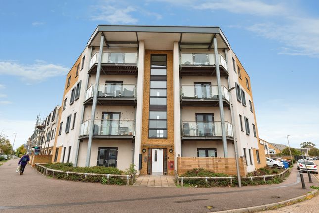 2-bed flat on Arisdale Avenue, Essex, £250,000
