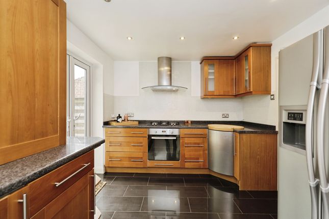 19, Norwood Grove, Harrogate photo 3