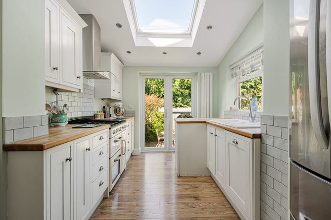 25, Salisbury Road, Godstone photo 3