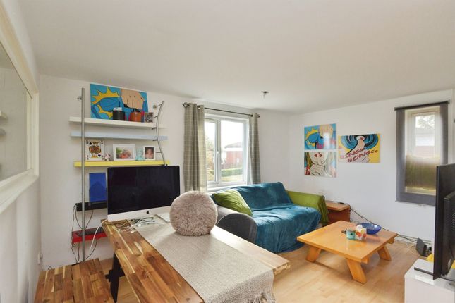 14, Capian Walk, MILTON KEYNES photo 4