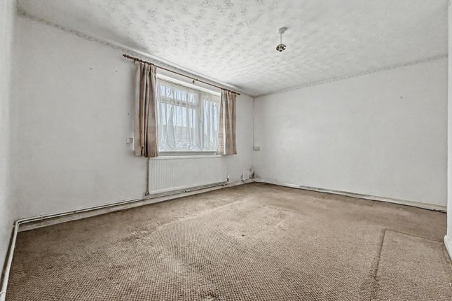 Hughes Crescent, Faringdon photo 4