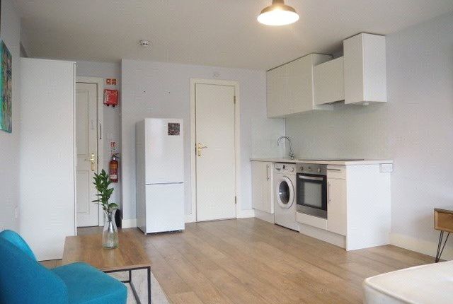 Flat to rent in Clova Road, Forest Gate, London