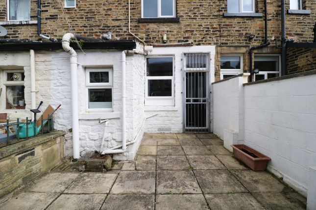 Terraced house for sale in Ashgrove, Greengates, Bradford, West Yorkshire