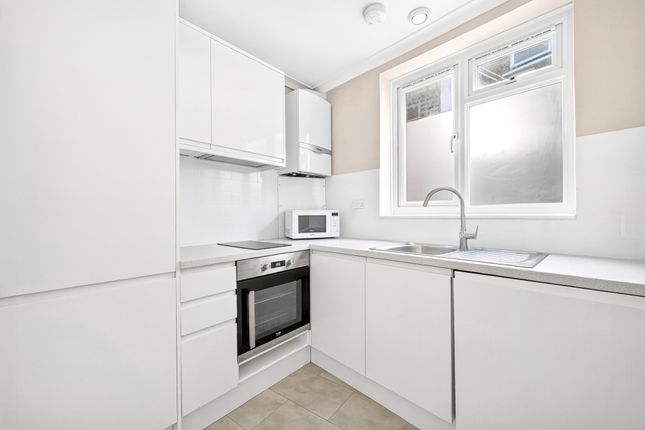 Flat B 55, Penn Road, Greater London photo 2