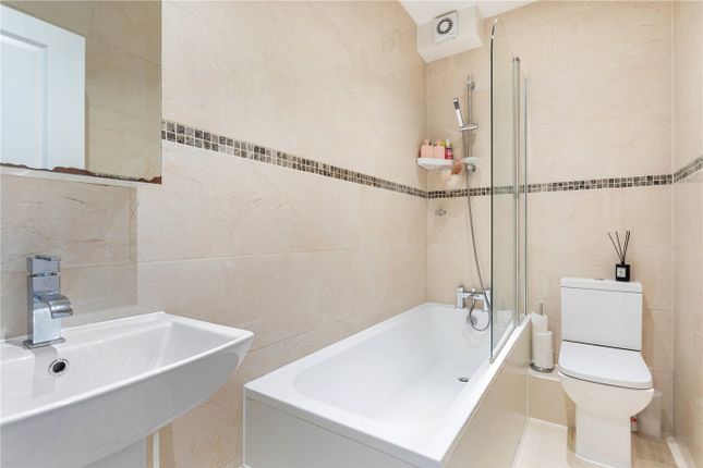 Flat for sale in Tooting Bec Road, London