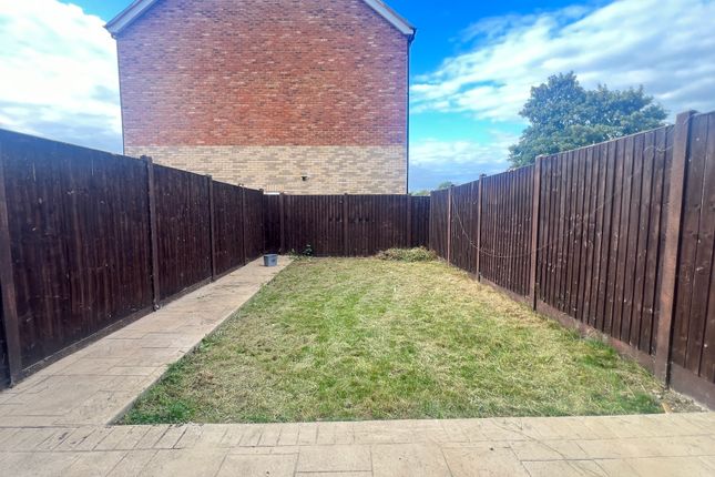 157A, Tithe Farm Road, Houghton Regis photo 3