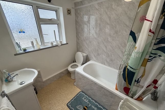 Room 2 57, Castle Road, Chatham photo 5