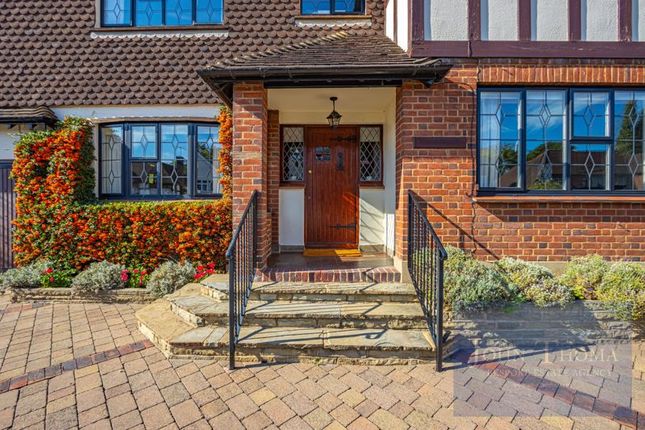 15, Daleside Gardens, Chigwell photo 2