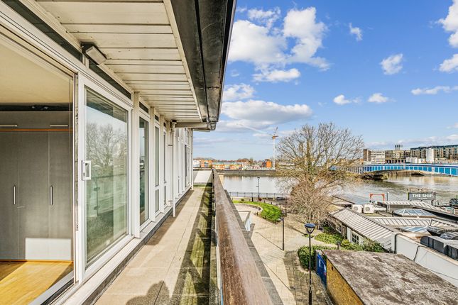 Penthouse for sale in Dolphin House, Smugglers Way, Wandsworth