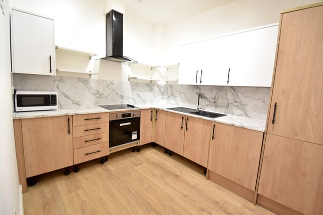 Terraced house to rent in 5 Station Road, London