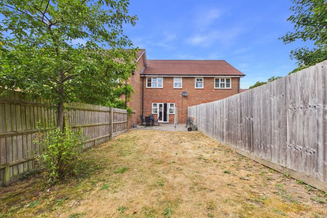 13, Ash Grove, Buckinghamshire photo 3
