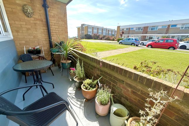 Dolphin Court, Rustington photo 3