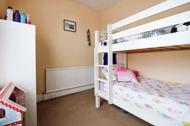 End terrace house for sale in Meadfield Road, Langley, Slough
