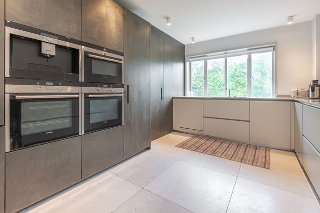 Thumbnail Flat for sale in Redlynch Court, London