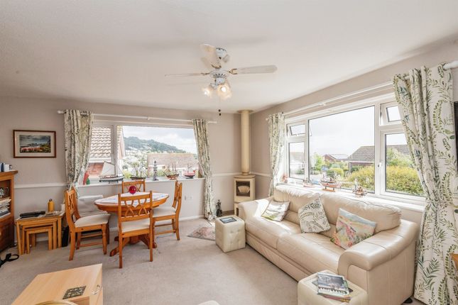 7, Windsor Close, Minehead photo 2