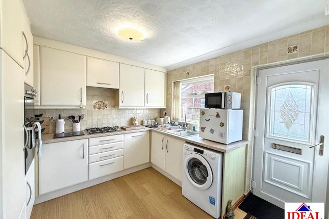 3, Waltham Drive, Skellow, Doncaster photo 2