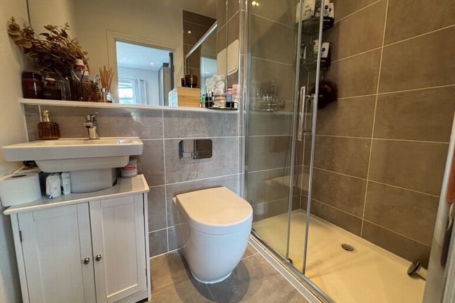 6 Highland House, Farriers Way, Watford photo 4