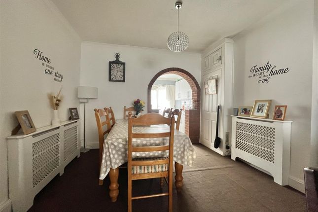 36, Kingwell Avenue, Clacton-On-Sea photo 2