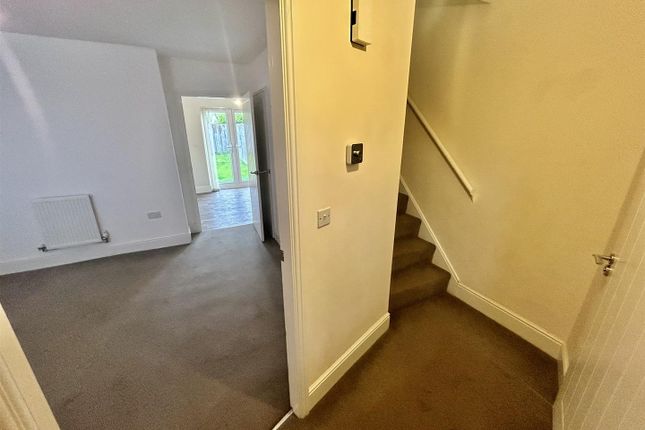 2, Rhes Brickyard Row, Llanelli photo 2