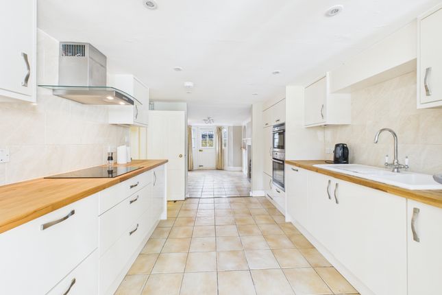 Cam02545G0-Pr0486-Still019