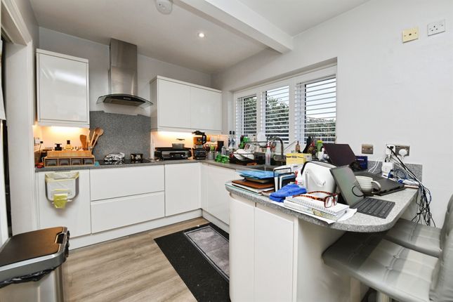 20, Meynell Avenue, Canvey Island photo 4