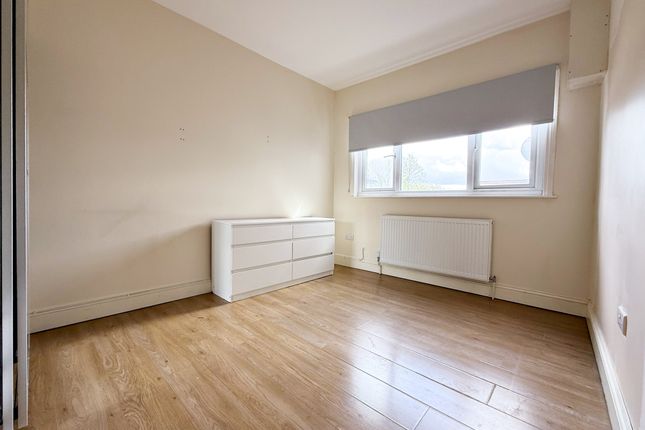 Flat 1, 30b, Bathurst Walk, Iver photo 4